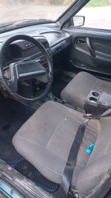 ваза стеклянная прозрачная высокая без узора: VAZ (LADA) 2115 Samara: 0.5 l | 2011 il 6500 km Sedan