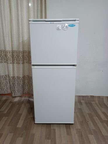 haier холодильник: Холодильник Biryusa, Б/у, Двухкамерный, De frost (капельный)
