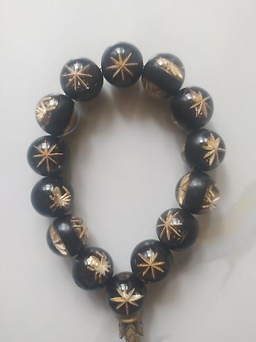 Qara muncuqlu biləkliy - Material: parlaq qara sferik muncuqlar