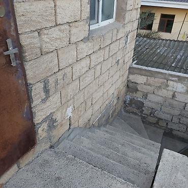 Həyət evi alıram: 2 mərtəbəli həyət evi - Daş divarlı tikili, metal dam örtüyü - - — 11