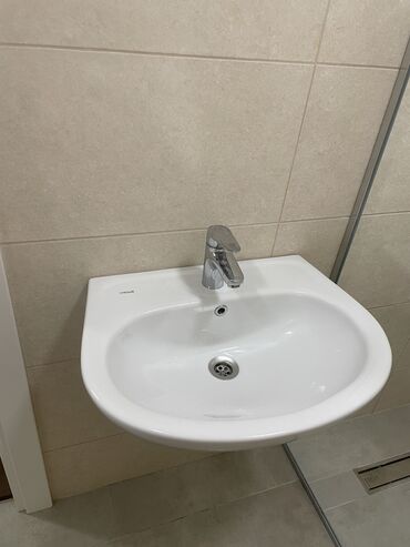 Sanitarije: Potpuno novi lavabo 
Creavit
56 cm sirok