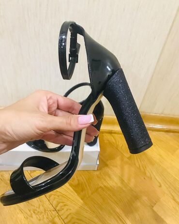 Basanoşka və səndəllər: Ölçü: 38.5, rəng - Qara, Yeni — 5