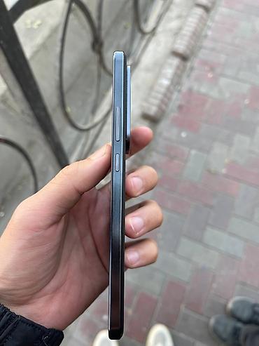 Другие мобильные телефоны: Смартфон с плоскими боковыми гранями и металлической рамкой. Цвет — — 5