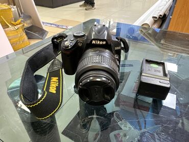 продаю фотоаппарат: Срочнг продаю 
Фотоаппарат 📸 
Nikon D3000
В отличном состоянии