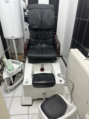 помещение для салона: Продаю педикюрное кресла рабочая,с массажерамкресло присоединяется