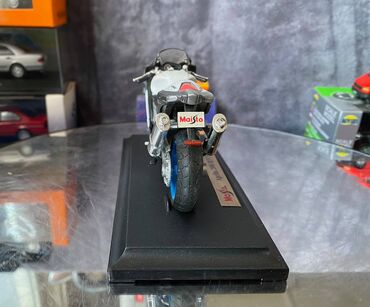 Avtomobil modelləri: Коллекционная модель Aprilia RSV 1000R White Red 2006 Maisto Scale — 5