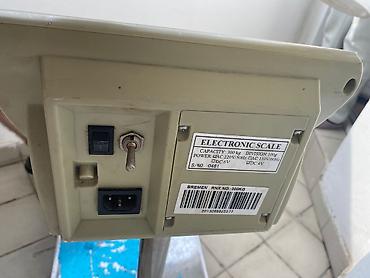 Ostala ženska obuća: Lot različitih predmeta za garderobu i opremu prodavnice/butika: - — 5