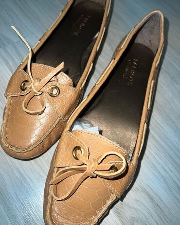 обувь zara: 1) Новые кожаные лоферы с США бренда Talbots Размер 39-40 но на узкую