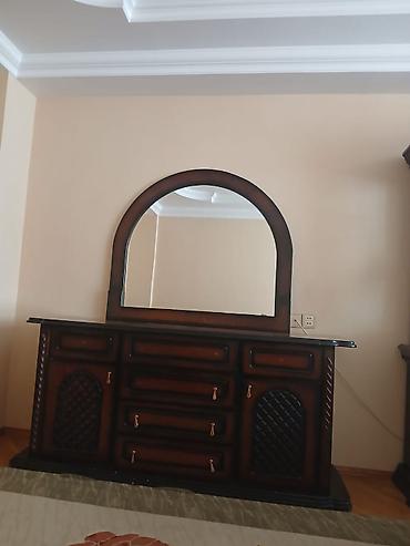 qedimi komod: İşlənmiş, Güzgülü — 2