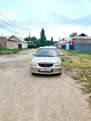 дайхатсу бун: Daihatsu Sirion: 2001 г., 0.1 л, Механика, Бензин, Хэтчбэк