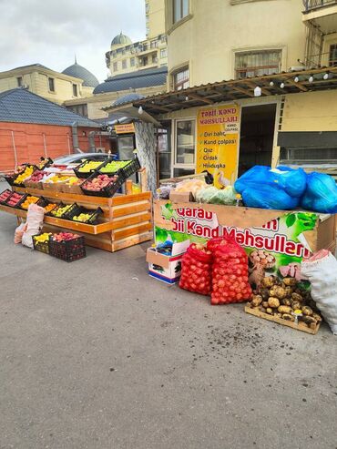 Mağazalar: Əhalinin sıx məskunlaşdığı ərazi hal hazırda işləyir. Birinci ayı