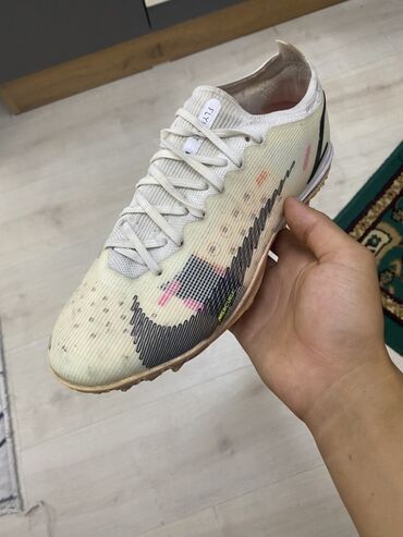 национальный костюм на прокат: Мужские кроссовки, 41.5, Nike, Б/у, цвет - Белый