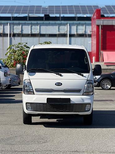 Kia Bongo — компактный бортовой грузовик с двухдверной кабиной и