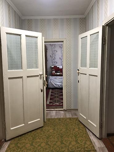 Продажа коттеджей и домов: Продаю дом в ж/м Ала-тоо общей площадью 90м2 4комнаты + — 8