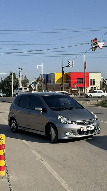 highlander 2020: Honda Fit: 2005 г., 1.3 л, Механика, Бензин, Хэтчбэк — 2
