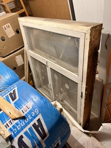 буу терезе эшик: Деревянное окно с рамой и форточкой - Материал: массив дерева