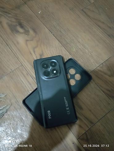 tecno spark: Смартфон POCO (серия M, 5G). Корпус чёрный, в комплекте виден защитный — 5