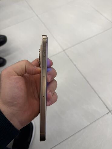 i̇pona: IPhone 16 Pro Max, 256 GB, Qızılı, Zəmanət, Barmaq izi, Simsiz şarj
