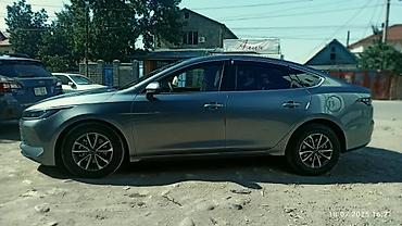 byd qin plus dm i: BYD Qin: 2025 г., Гибрид, Седан — 1