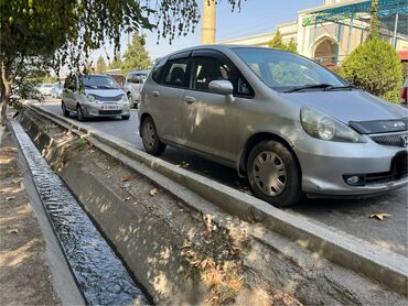 Honda: Honda Fit: 2005 г., 1.3 л, Вариатор, Бензин, Хэтчбэк