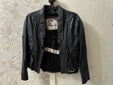 черная кожаная куртка: Кожаная куртка, производство Индия, размер 46-48