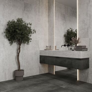 Другая сантехника: Просторная ванная комната в современном стиле, облицованная светлой — 7