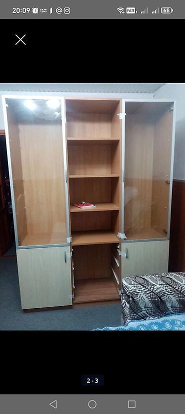 kitab skafi: Şüşəli vitrinli kitab/jurnal şkafı - Material: MDF taxta korpus, ön — 2