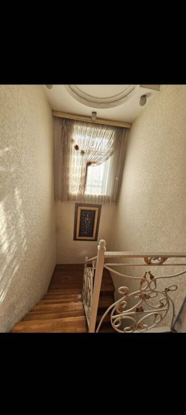 Uzunmüddətli kirayə mənzillər: İcarəyə verilir.5 otaqlı tam təmirli həyət evi/bağ evi.Umumi sahəsi — 8