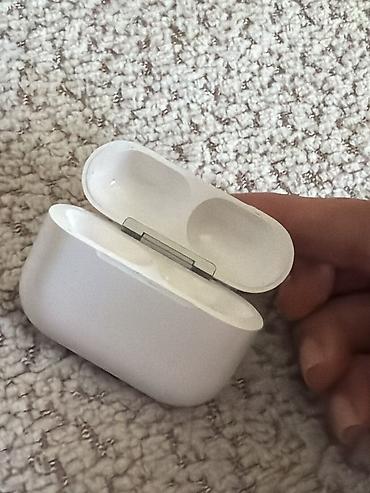 notebook bluetooth: Apple AirPods Pro3 qutu və şarj qabı - продается только case тк — 2
