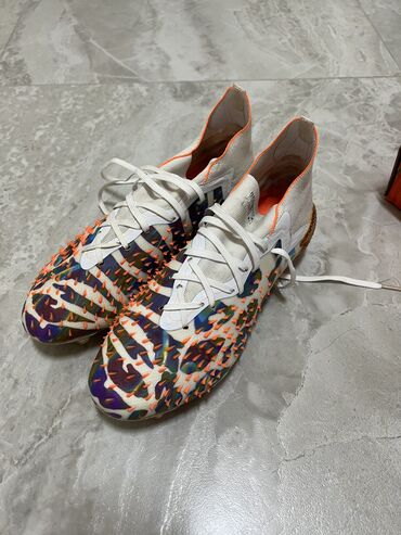 жома бутсы: Бутсы Adidas Predator.В идеальном состоянии.Носил пару раз.Срочно