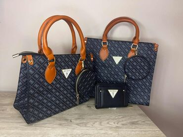 Torbe: Guess ❤️
Novčanik:
Cena 1750 din. +ptt 📌
Torbica:
Cena 2900 din +ptt 📌 — 1