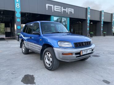 пассат в 2: Toyota RAV4: 1995 г., 2 л, Автомат, Бензин, Кроссовер