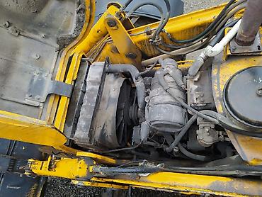 mtz 82 4x4: MST ekskavator-yükləyici (backhoe loader) - Marka/model: MST M5 — 6