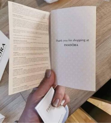 Narukvice: PANDORA narukvica sa original pakovanjem Cena:3600din Set sadrzi — 3