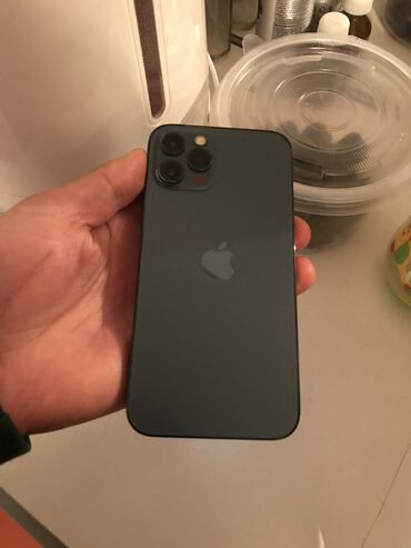 телифоны: IPhone 12 Pro, Б/у, 256 ГБ, Alpine Green, Чехол, Зарядное устройство, Защитное стекло, 81 %