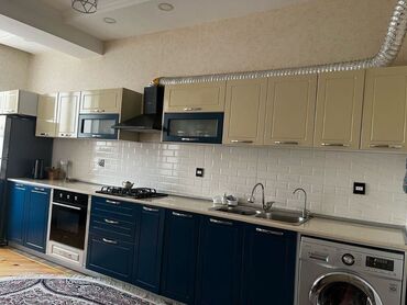 мебель для кухни бу: Metbex mebeli 700 azn.Üstündekiler elave odenisle Ölçüsü 5 metr.🏡