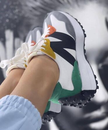 Patike: New balance 327 patike

Novo
Brojevi 36 do 40 — 9