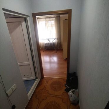 Uzunmüddətli kirayə mənzillər: Yasamal rayonu, İnşaatçılar metrosunun yaxınlığında, köhnə tikili, 5 — 10