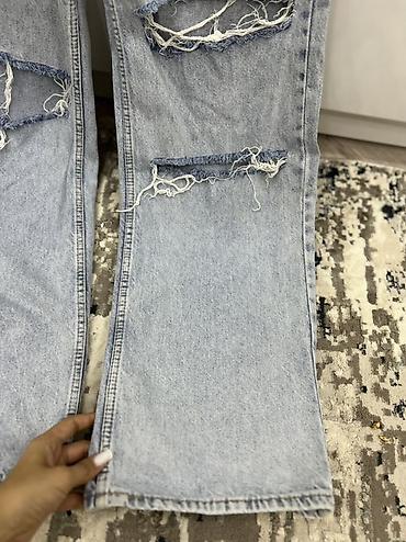 cins walvar: Məhsul: Açıq mavi, yuyulmuş effektli, “ripped” detallı düz kəsim cins — 3
