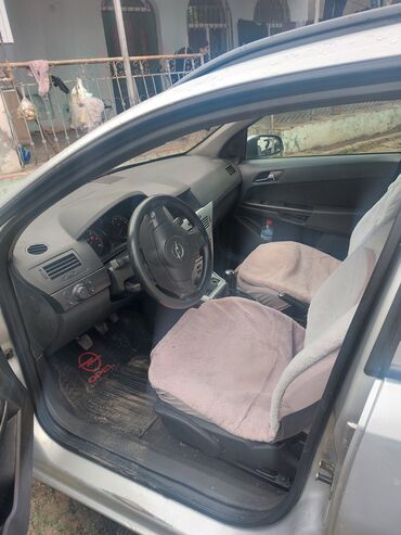 Kabrolar: Opel Astra H – salon və interyer - Kuzov: Hetçbek/sedan (interyer