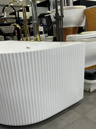 продам бочку на колесах: Ванна Сүйрү, Материалы: Акрил, Өлчөмү: 170 x 80 см