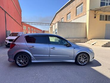 Opel: Opel Astra: 1.9 l | 2008 il 19000 km Sedan — 5