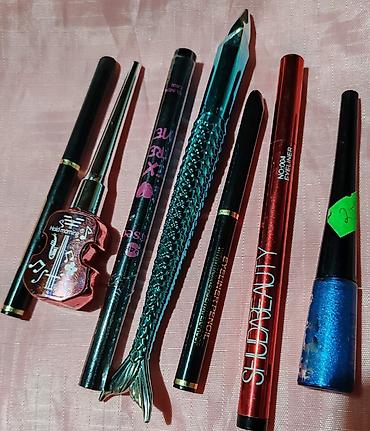 Šminka: Set kozmetike za usne i obrve – više komada Sadržaj: - Tečni ruževi i — 11