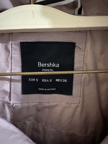 купить куртку женскую в бишкеке: Пуховик, Длинная модель, Италия, Стеганый, С капюшоном, Ультралегкий, S