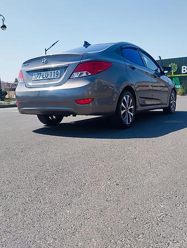 Hyundai: Hyundai Accent sedan - Kuzov: 4 qapılı sedan, boz rəng - Nömrə — 17