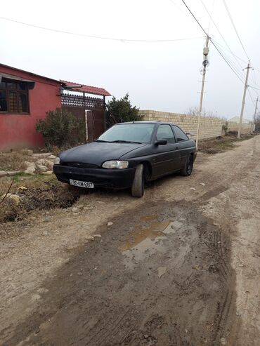 chevrolet azerbaijan satis merkezi: Ford Escort: 1.5 l | 1999 il 999999 km Sedan