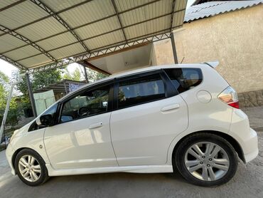 машина алам рассрочкага: Honda Fit: 2009 г., 1.5 л, Автомат, Бензин