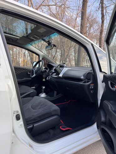 Honda: Honda Jazz: 2009 г., 1.4 л, Робот, Хэтчбэк at lalafo.kg — 8 Honda: Honda Jazz: 2009 г., 1.4 л, Робот, Хэтчбэк — 8