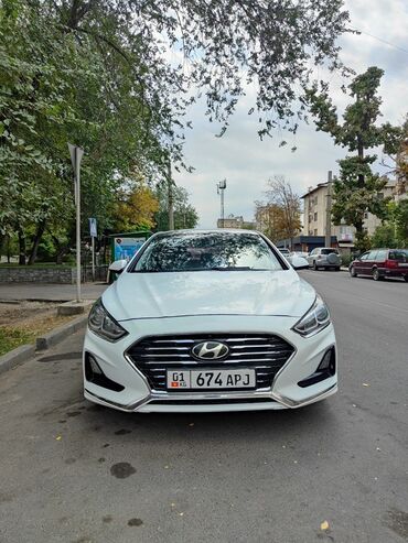 аренда машина под выкуп: Hyundai Sonata, белый седан бизнес‑класса. Кузов и экстерьер: - Белый