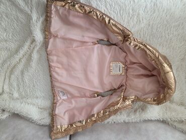 Kurtkalar: Uşaq üçün iki ədəd qalın qış üst geyimi dəsti. 1) H&M brendi, ağ — 4